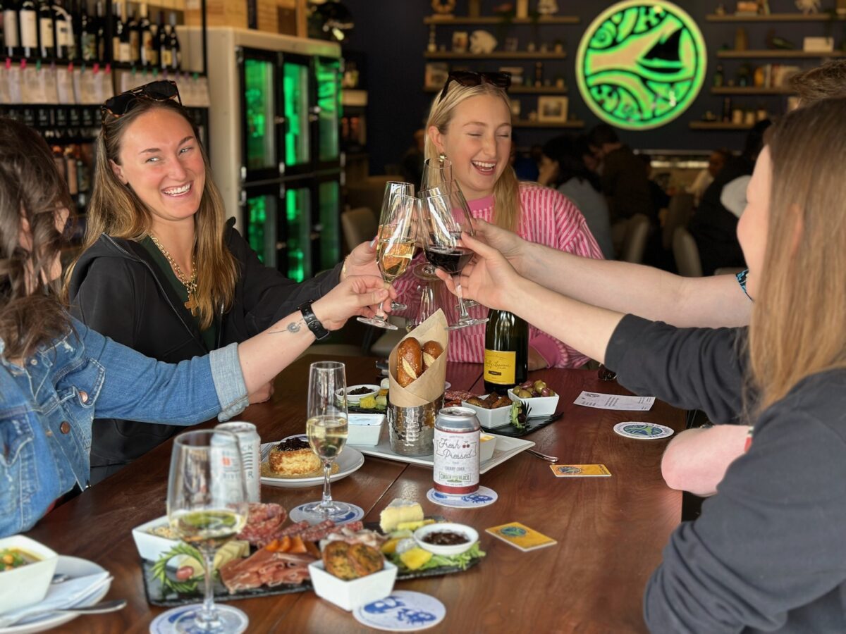 Sail Away Wine – Image_2 [LISTING]