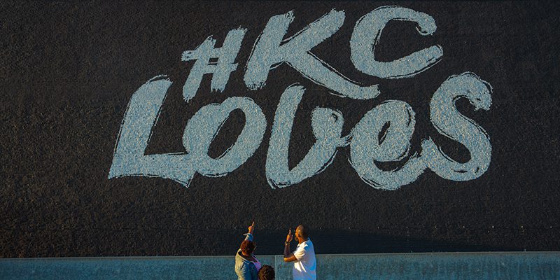 KC Loves Mural | @themomtrotter