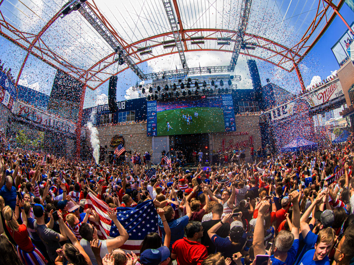 USMNTvsNetherlands-Watch-Party_3-(darkened)