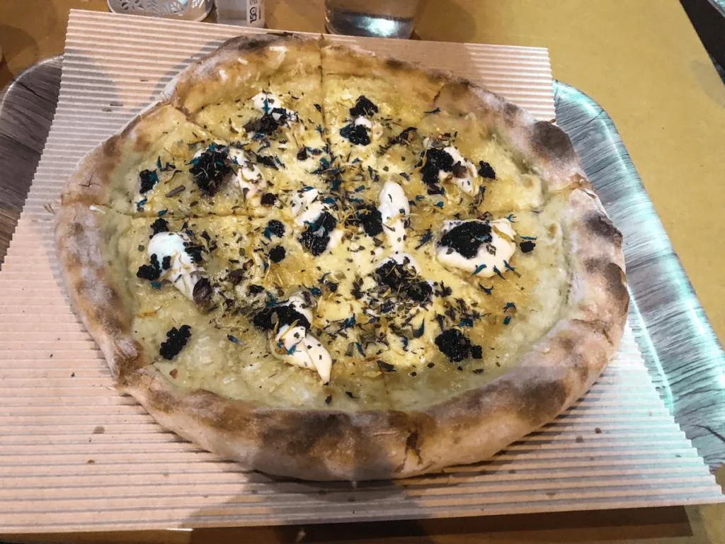 Veganonlypizza's caviar pizza